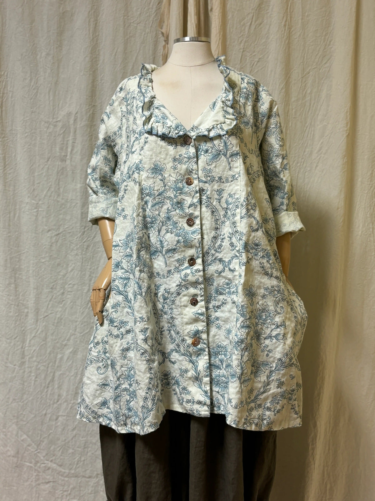 Phoebe Top Linen - Heart's Desire Clothing
