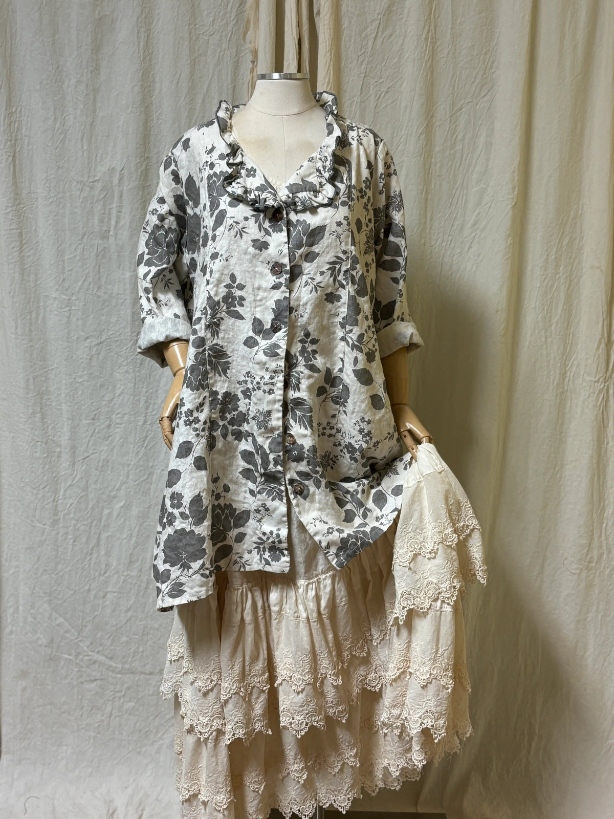 Phoebe Top Linen - Heart's Desire Clothing