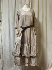 Cotton Floral, Victorian Vintage Style, Ruffles, Prairie Style, Cottage core