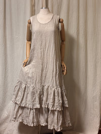 Suzanne Slip, Hankie Linen