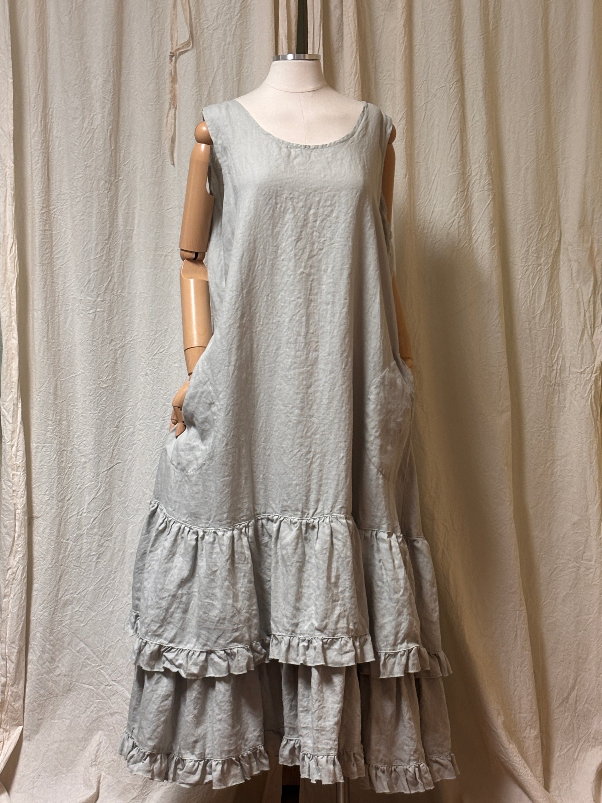 Suzanne Slip, Hankie Linen