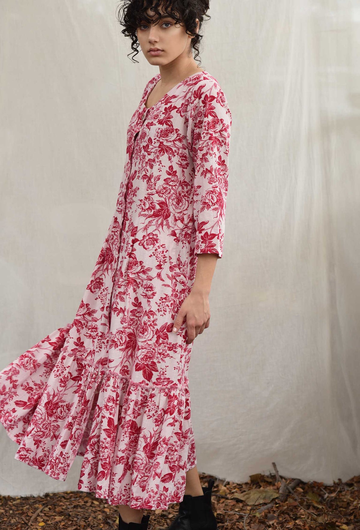 Mid Town Dress in Rayon Linen Red Floral / S
