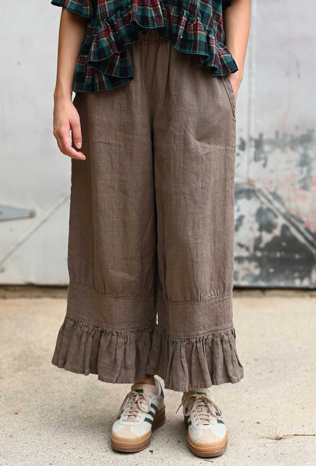 Janis Bloomer Long, Linen