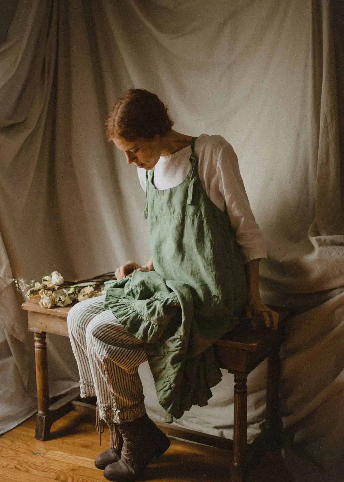 Emma Pinafore, Linen