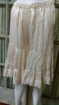 Gypsy Short in Satin, USA