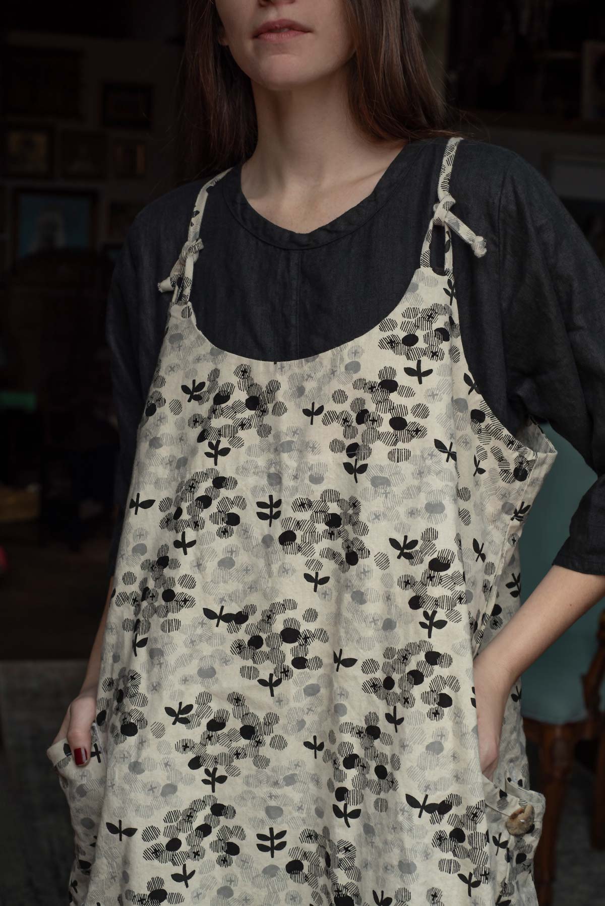 Emma Pinafore, Linen