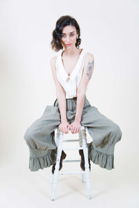 Janis Bloomer Long, Linen