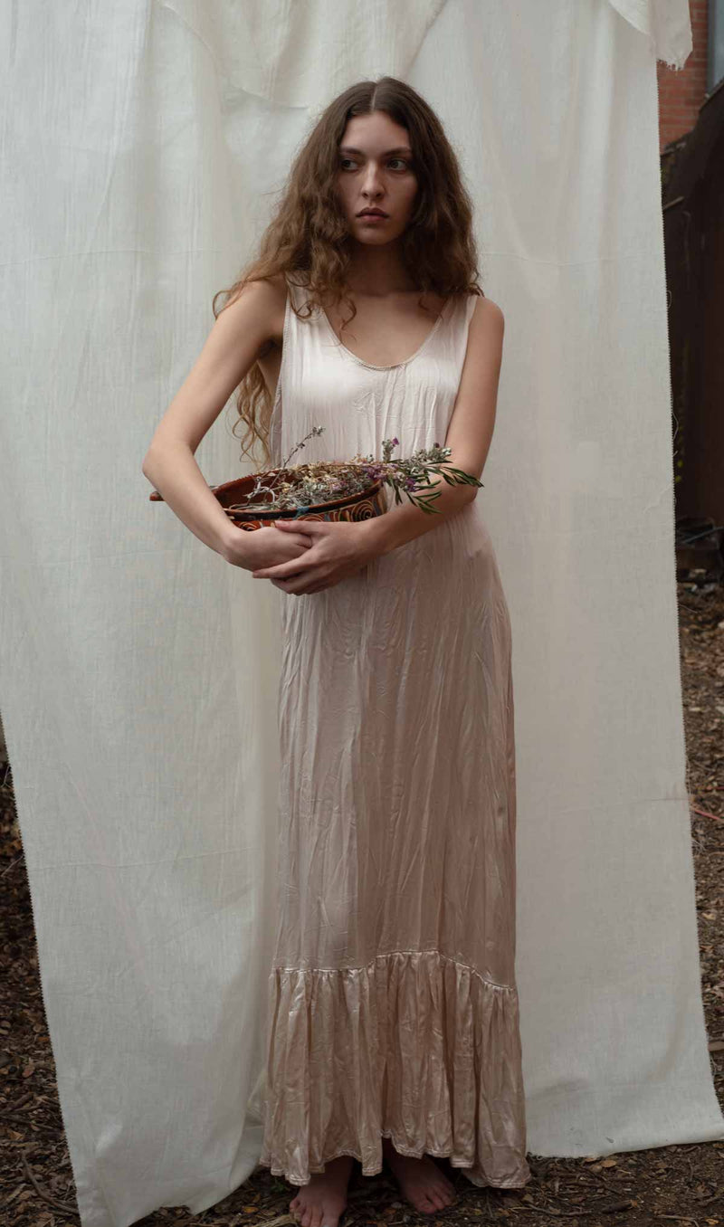 Simple Long Linen Dresses. Boho Artist Style Outfits for all sizes Heart's Desire Clothing Simple Long Linen Dresses. Boho Artist Style Outfits for all sizes Heart's Desire Clothing